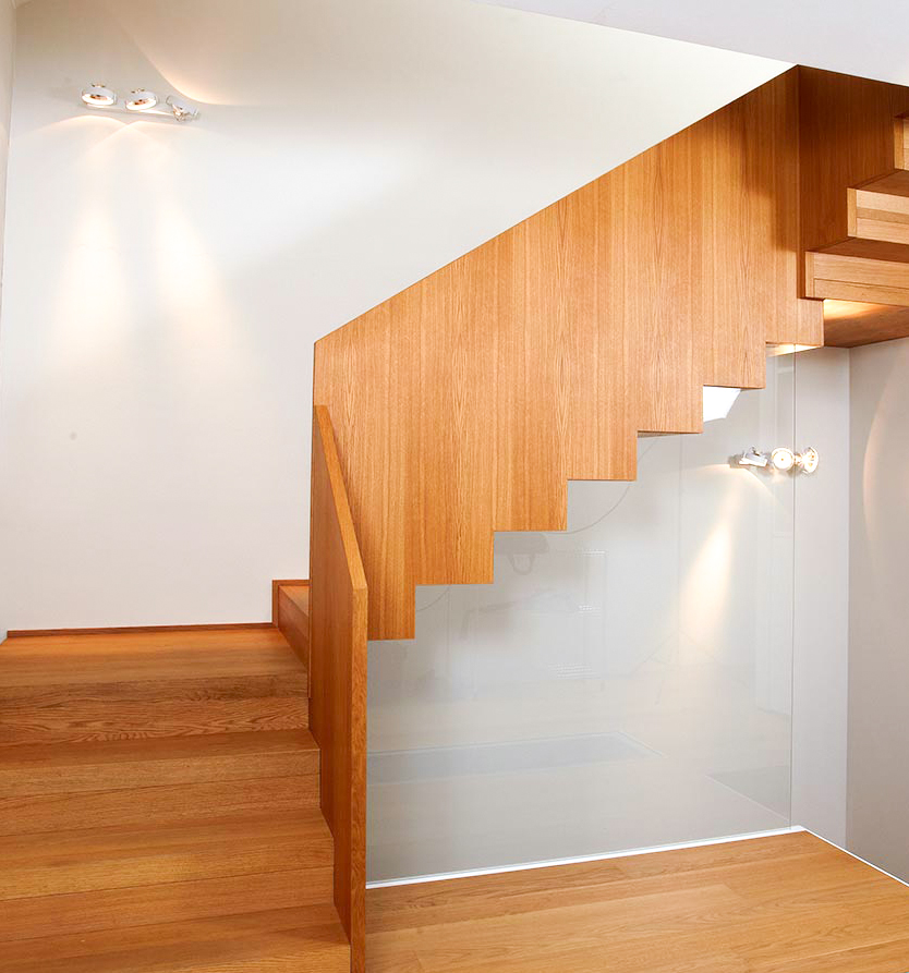 Holzscheibengeländer indivudell für Treppe gestaltet